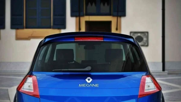 TAPA DEL ALERÓN RENAULT MEGANE II RS R26 - Imagen 2
