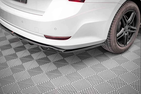 Splitter trasero (con barras verticales) Skoda Octavia Mk4 - Imagen 4