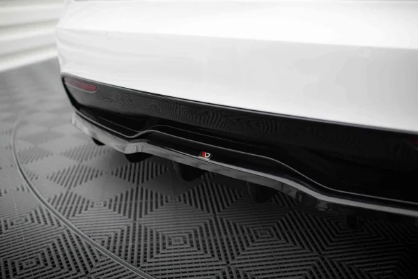 Splitter trasero (con barras verticales) V.1 Tesla Model S Plaid Mk1 Facelift - Imagen 4