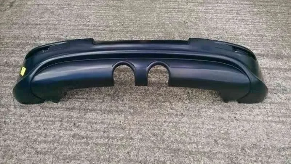 FALDÓN TRASERO VW GOLF V R32 (con 2 orificios de escape, para escape R32) - Imagen 2