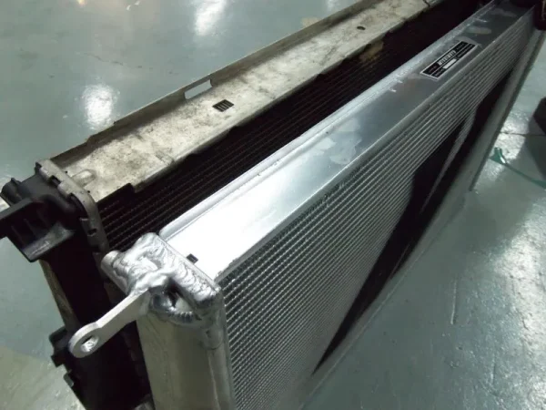 Radiador de aluminio de alto rendimiento, compatible con BMW 335i/135i (manual) 2006-2013 - Imagen 12